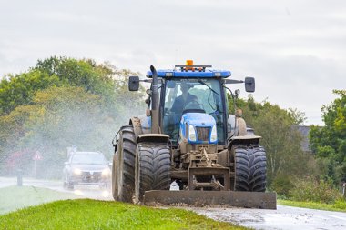 LET OP VOOR MODDER TIJDENS OOGSTPERIODE - CAMPAGNE 'MODDER OP DE WEG'